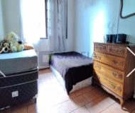 Casa com 100m², 2 dormitórios, 1 vaga no bairro Vila Ipiranga em Porto Alegre