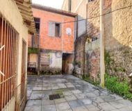 Casa com 100m², 2 dormitórios, 1 vaga no bairro Vila Ipiranga em Porto Alegre