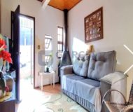 Casa com 100m², 2 dormitórios, 1 vaga no bairro Vila Ipiranga em Porto Alegre