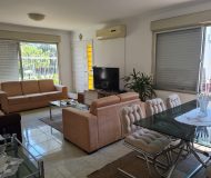 Casa com 188m², 3 dormitórios, 1 suíte, 3 vagas no bairro Jardim Itu Sabará em Porto Alegre