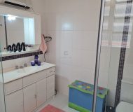 Casa com 188m², 3 dormitórios, 1 suíte, 3 vagas no bairro Jardim Itu Sabará em Porto Alegre