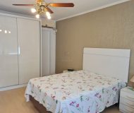 Casa com 188m², 3 dormitórios, 1 suíte, 3 vagas no bairro Jardim Itu Sabará em Porto Alegre