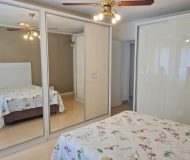 Casa com 188m², 3 dormitórios, 1 suíte, 3 vagas no bairro Jardim Itu Sabará em Porto Alegre