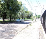 Casa com 200m², 3 dormitórios, 1 suíte, 3 vagas no bairro Parque Minuano em Porto Alegre