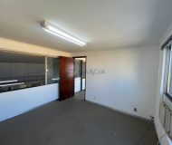 Depósito com 550m², 3 vagas no bairro Sarandi em Porto Alegre