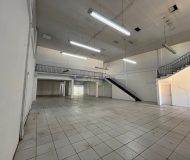 Depósito com 550m², 3 vagas no bairro Sarandi em Porto Alegre