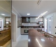 Casa com 144m², 3 dormitórios, 3 suítes, 2 vagas no bairro Sarandi em Porto Alegre