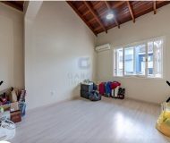 Casa com 144m², 3 dormitórios, 3 suítes, 2 vagas no bairro Sarandi em Porto Alegre