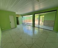 Casa com 103m², 2 dormitórios, 5 vagas no bairro Sarandi em Porto Alegre