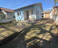 Casa com 99m², 2 dormitórios, 4 vagas no bairro Parque Minuano em Porto Alegre