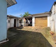 Casa com 99m², 2 dormitórios, 4 vagas no bairro Parque Minuano em Porto Alegre