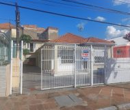 Casa com 250m², 3 dormitórios, 4 vagas no bairro Parque Minuano em Porto Alegre
