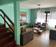 Casa com 202m², 3 dormitórios, 1 suíte, 2 vagas no bairro Rubem Berta em Porto Alegre