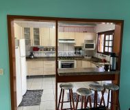 Casa com 202m², 3 dormitórios, 1 suíte, 2 vagas no bairro Rubem Berta em Porto Alegre