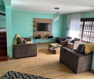 Casa com 202m², 3 dormitórios, 1 suíte, 2 vagas no bairro Rubem Berta em Porto Alegre