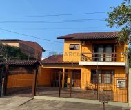 Casa com 202m², 3 dormitórios, 1 suíte, 2 vagas no bairro Rubem Berta em Porto Alegre