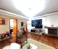 Casa com 220m², 6 dormitórios, 1 suíte, 8 vagas no bairro Sarandi em Porto Alegre