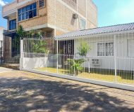 Casa com 220m², 6 dormitórios, 1 suíte, 8 vagas no bairro Sarandi em Porto Alegre