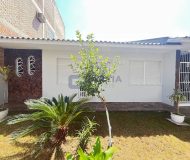 Casa com 220m², 6 dormitórios, 1 suíte, 8 vagas no bairro Sarandi em Porto Alegre