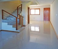 Casa com 152m², 3 dormitórios, 1 suíte, 2 vagas no bairro Parque Santa Fé em Porto Alegre