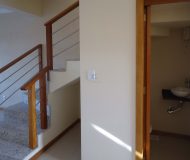 Casa com 152m², 3 dormitórios, 1 suíte, 2 vagas no bairro Parque Santa Fé em Porto Alegre