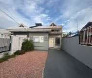 Casa com 88m², 2 dormitórios, 2 vagas no bairro Sarandi em Porto Alegre