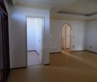 Prédio com 204m², 3 dormitórios, 1 vaga no bairro Sarandi em Porto Alegre