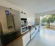 Casa com 80m², 2 dormitórios, 1 suíte, 2 vagas no bairro Santa Rosa de Lima em Porto Alegre