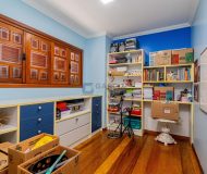 Casa com 302m², 4 dormitórios, 2 suítes, 4 vagas no bairro Jardim Lindóia em Porto Alegre