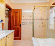 Casa com 302m², 4 dormitórios, 2 suítes, 4 vagas no bairro Jardim Lindóia em Porto Alegre