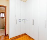 Casa com 302m², 4 dormitórios, 2 suítes, 4 vagas no bairro Jardim Lindóia em Porto Alegre