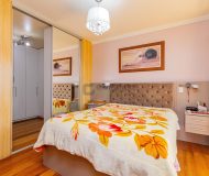 Casa com 302m², 4 dormitórios, 2 suítes, 4 vagas no bairro Jardim Lindóia em Porto Alegre