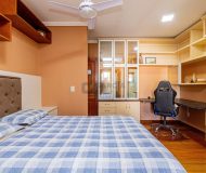 Casa com 302m², 4 dormitórios, 2 suítes, 4 vagas no bairro Jardim Lindóia em Porto Alegre