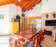 Casa com 302m², 4 dormitórios, 2 suítes, 4 vagas no bairro Jardim Lindóia em Porto Alegre