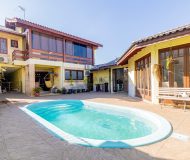 Casa com 302m², 4 dormitórios, 2 suítes, 4 vagas no bairro Jardim Lindóia em Porto Alegre