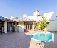 Casa com 302m², 4 dormitórios, 2 suítes, 4 vagas no bairro Jardim Lindóia em Porto Alegre