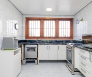 Casa com 302m², 4 dormitórios, 2 suítes, 4 vagas no bairro Jardim Lindóia em Porto Alegre