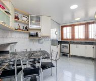 Casa com 302m², 4 dormitórios, 2 suítes, 4 vagas no bairro Jardim Lindóia em Porto Alegre