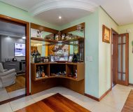 Casa com 302m², 4 dormitórios, 2 suítes, 4 vagas no bairro Jardim Lindóia em Porto Alegre