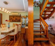 Casa com 302m², 4 dormitórios, 2 suítes, 4 vagas no bairro Jardim Lindóia em Porto Alegre