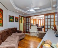 Casa com 302m², 4 dormitórios, 2 suítes, 4 vagas no bairro Jardim Lindóia em Porto Alegre