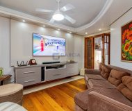 Casa com 302m², 4 dormitórios, 2 suítes, 4 vagas no bairro Jardim Lindóia em Porto Alegre