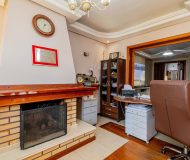 Casa com 302m², 4 dormitórios, 2 suítes, 4 vagas no bairro Jardim Lindóia em Porto Alegre