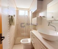 Apartamento com 80m², 2 dormitórios, 1 suíte, 2 vagas no bairro Jardim Lindóia em Porto Alegre