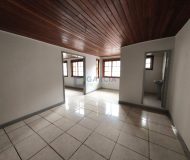 Casa com 237m², 4 dormitórios, 3 vagas no bairro Santa Maria Goretti em Porto Alegre