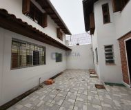 Casa com 237m², 4 dormitórios, 3 vagas no bairro Santa Maria Goretti em Porto Alegre
