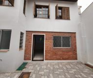 Casa com 237m², 4 dormitórios, 3 vagas no bairro Santa Maria Goretti em Porto Alegre