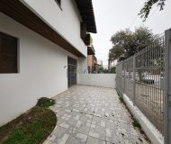 Casa com 237m², 4 dormitórios, 3 vagas no bairro Santa Maria Goretti em Porto Alegre