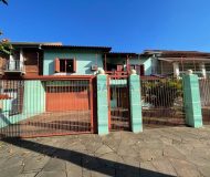 Casa com 362m², 5 dormitórios, 1 suíte, 5 vagas no bairro Jardim Itu em Porto Alegre