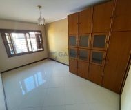 Casa com 362m², 5 dormitórios, 1 suíte, 5 vagas no bairro Jardim Itu em Porto Alegre